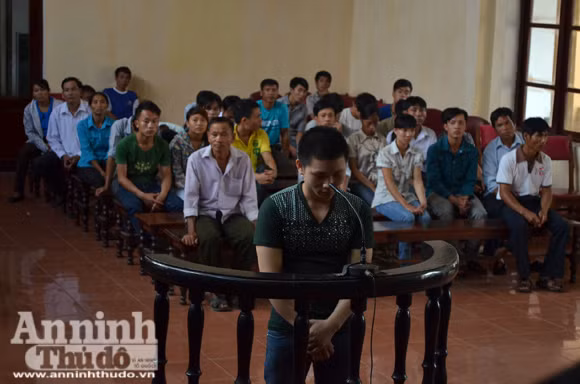 Bị cáo Nhân trước vành móng ngựa 