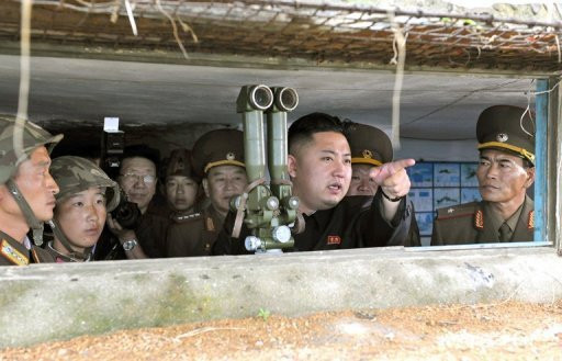 Nhà lãnh đạo Kim Jong-un thị sát một cuộc tập trận của quân đội Triều Tiên. Nhà lãnh đạo Kim Jong-un thị sát một cuộc tập trận của quân đội Triều Tiên