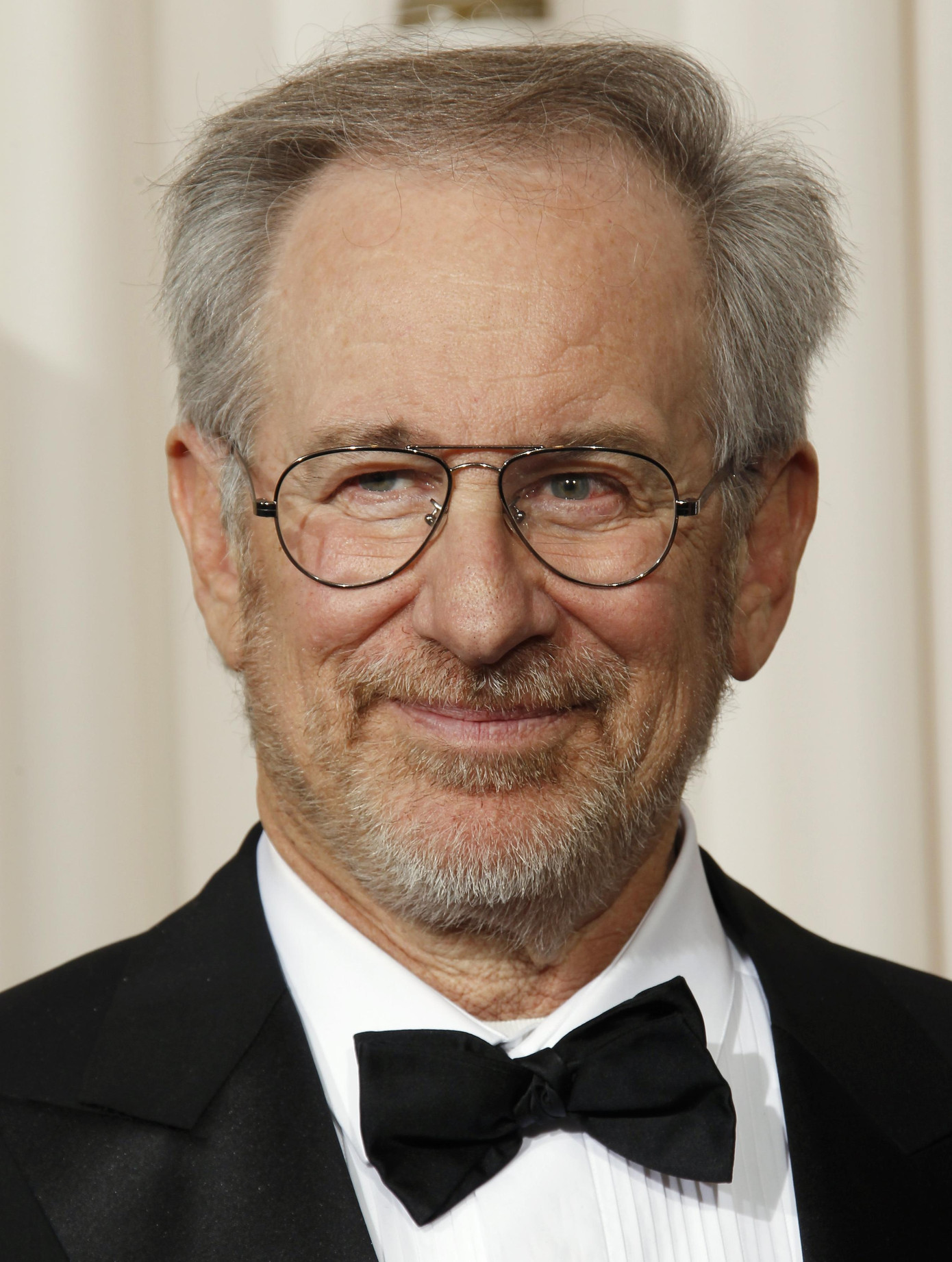 10. Đạo diễn lừng danh của Hollywood - Steven Spielberg kiếm được tới 130 triệu USD chỉ trong vòng 12 tháng qua khi nhận lời đạo diễn cho những siêu phẩm bom tấn. Ông là người đứng thứ 10 trong danh sách 100 ngôi sao quyền lực nhất thế giới của Forbes