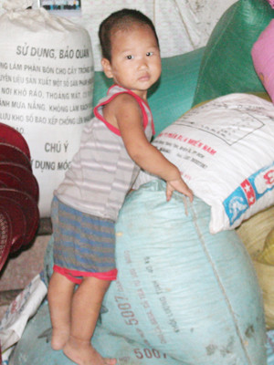 Cháu Mã Văn Hà, hai năm trước đây cũng bị bệnh mở khoá đầu. Cháu Mã Văn Hà, hai năm trước đây cũng bị bệnh mở khoá đầu