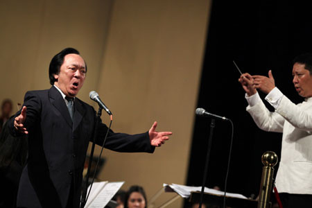 Ở tuổi 74, NSND Trung Kiên vẫn là nghệ sĩ biểu diễn và giảng dạy ở Học viện Âm nhạc Quốc gia