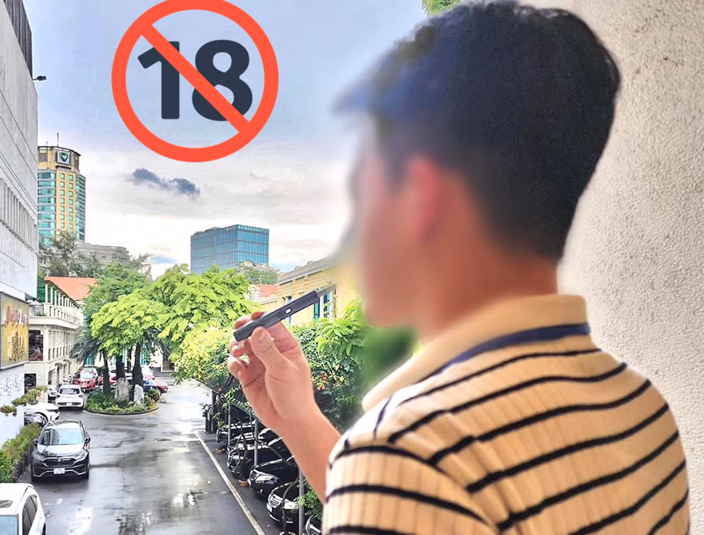 Một thanh niên sử dụng thuốc lá làm nóng Một thanh niên sử dụng thuốc lá làm nóng