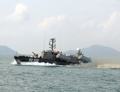 Chiến thuật chiến đấu của tàu tên lửa Osa II thường là “đánh và chạy”. Sau khi phóng tên lửa thì tàu Osa II nhanh chóng tăng tốc bỏ chạy. Con tàu được trang bị 3 động cơ công suất 12.000 mã lực và 3 chân vịt cho phép nó đạt tốc độ cao 40 hải lý/h