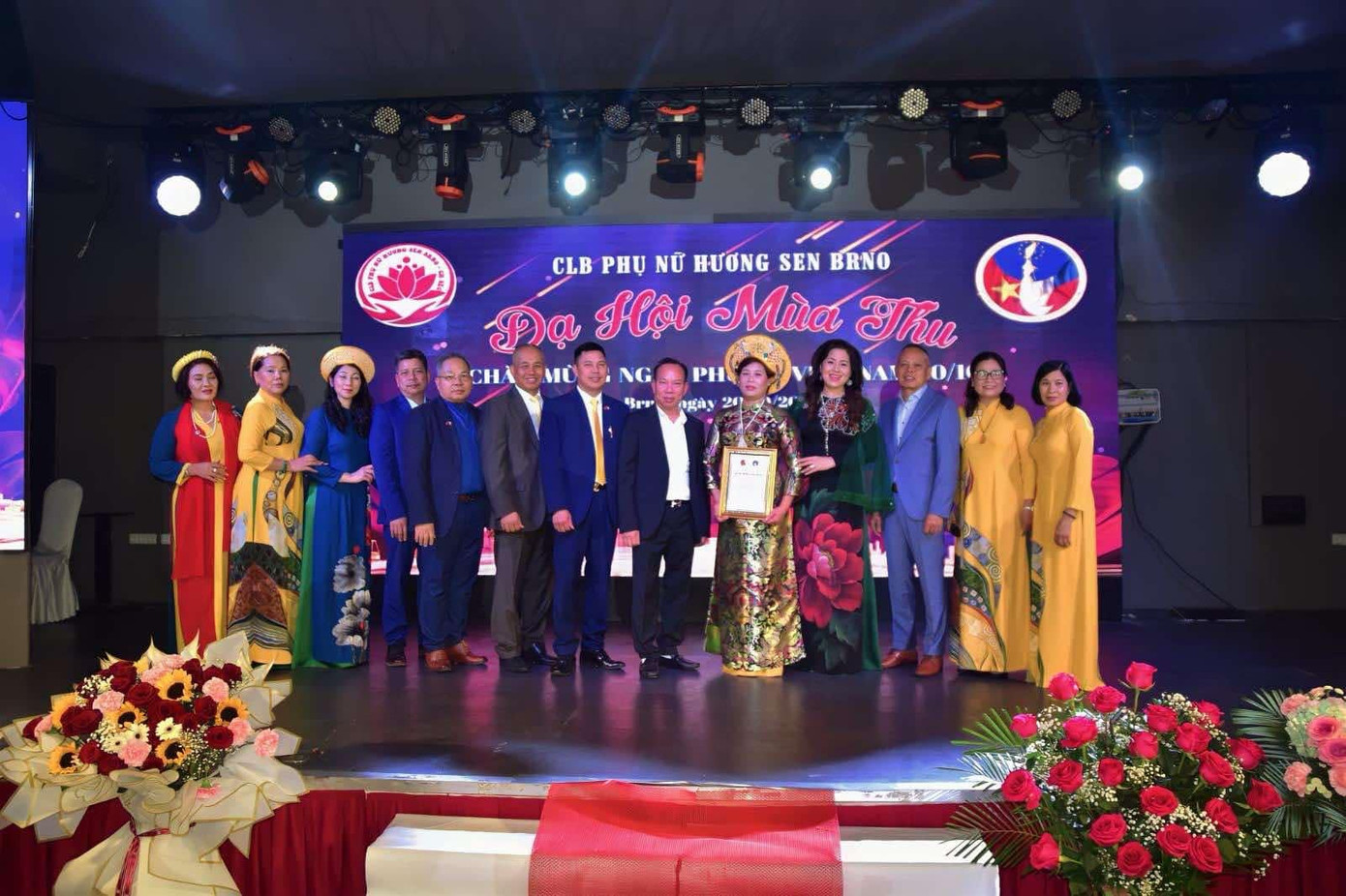 Lễ tôn vinh áo dài Việt Nam tại Cộng hòa Séc.