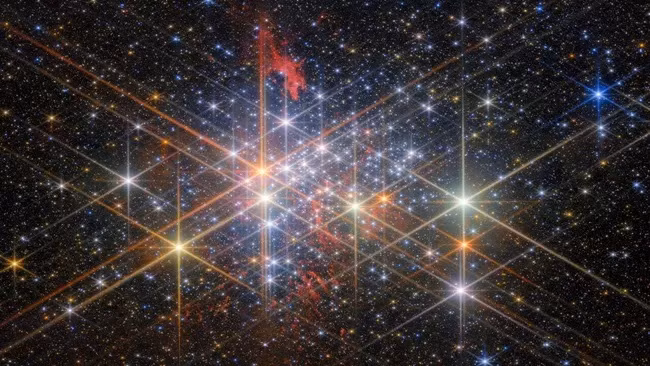 Góc nhìn của JWST về Westerlund 1, một trong những cụm "siêu sao" gần nhất với hệ mặt trời. (Ảnh: ESA/Webb, NASA &amp; CSA, M.Zamani (ESA/Webb), MG Guarcello (INAF-OAPA) và nhóm EWOCS)