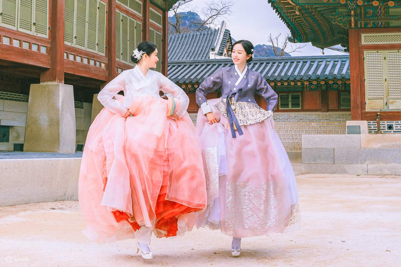 Áo dài truyền thống Hàn Quốc Hanbok. Áo dài truyền thống Hàn Quốc Hanbok.