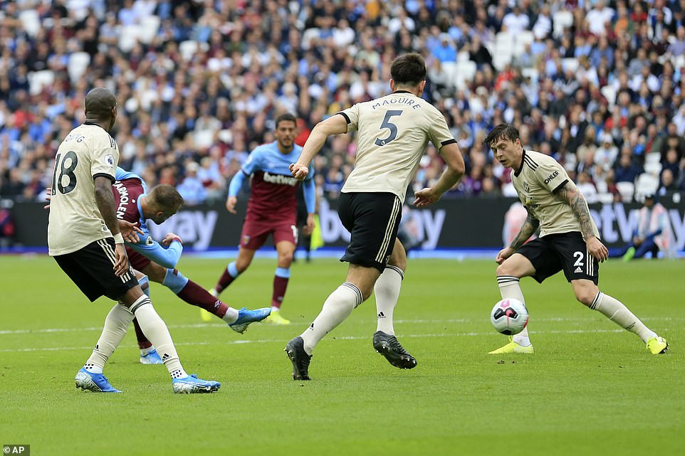 Kết quả Ngoại hạng Anh: Hàng công bạc nhược, M.U thua sốc West Ham ảnh 1