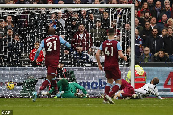 West Ham 2-3 Tottenham: Mourinho mở hàng may mắn ảnh 10