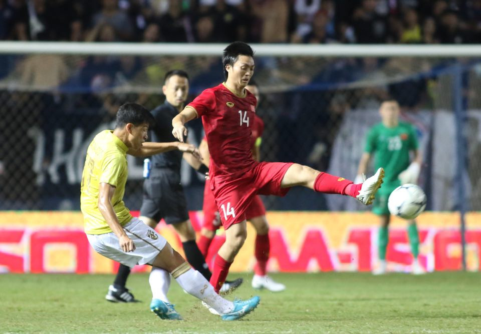 Anh Đức ghi bàn phút bù giờ, tuyển Việt Nam hạ Thái Lan vào chung kết King's Cup ảnh 21