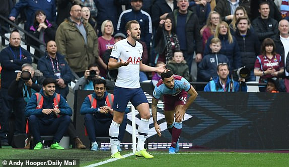 West Ham 2-3 Tottenham: Mourinho mở hàng may mắn ảnh 7