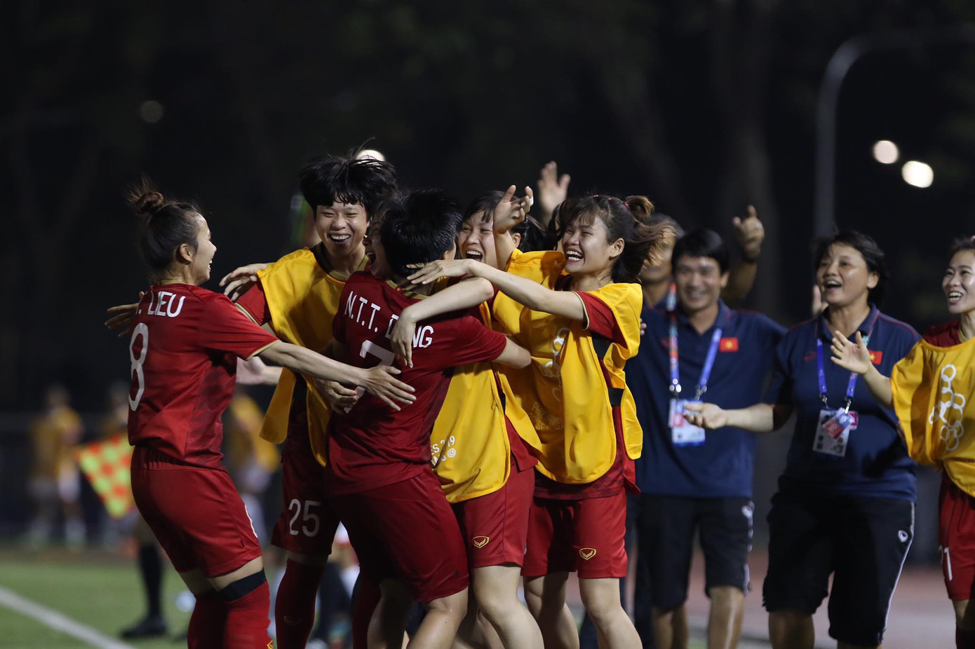 Tuyển nữ Việt Nam tái đấu với Thái Lan ở chung kết SEA Games 30 ảnh 13