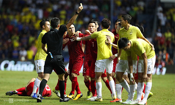 Thái Lan đá bóng như đấu võ vẫn thua tuyển Việt Nam ảnh 2