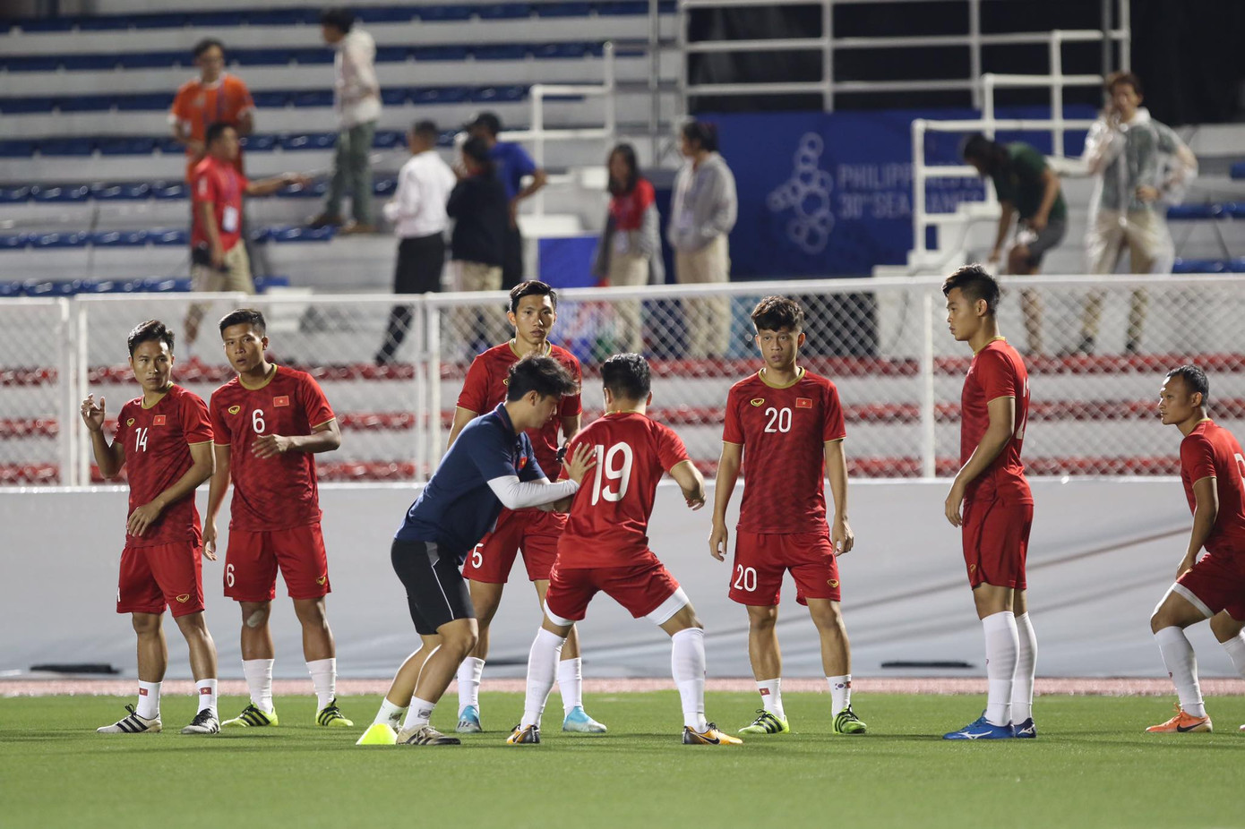 Hà Đức Chinh lập công, U22 Việt Nam thắng nhọc Singapore ảnh 10