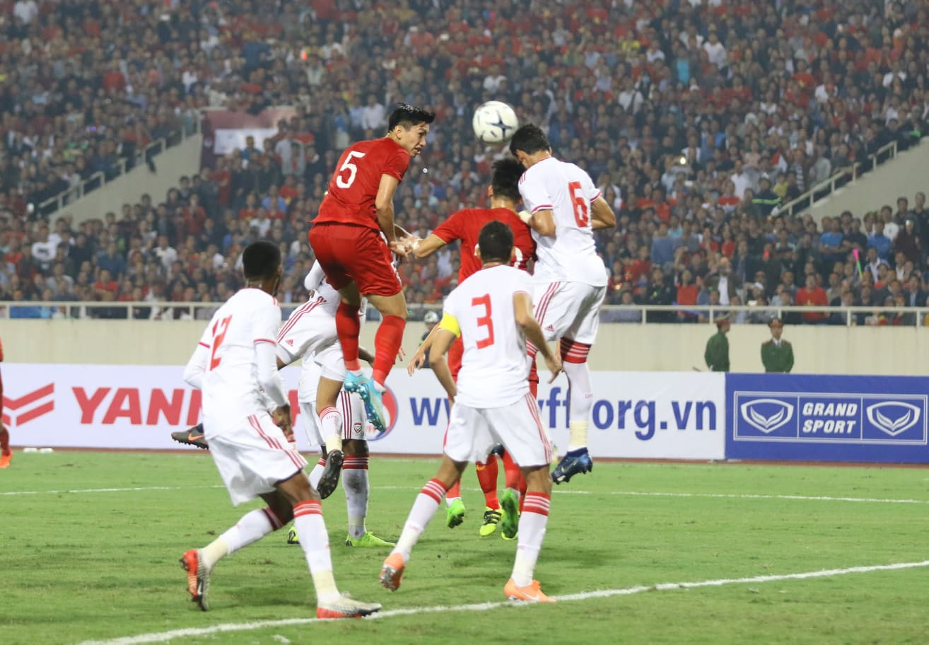 Đánh bại UAE, tuyển Việt Nam lên đầu bảng ảnh 33