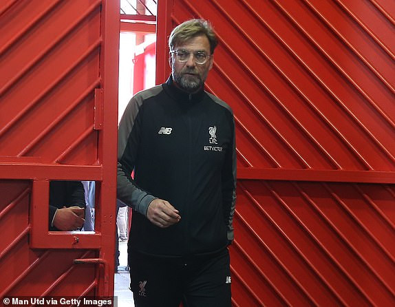 Chia điểm với M.U, Liverpool trở lại ngôi đầu bảng ảnh 1