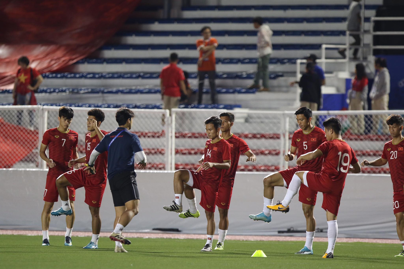 Hà Đức Chinh lập công, U22 Việt Nam thắng nhọc Singapore ảnh 11