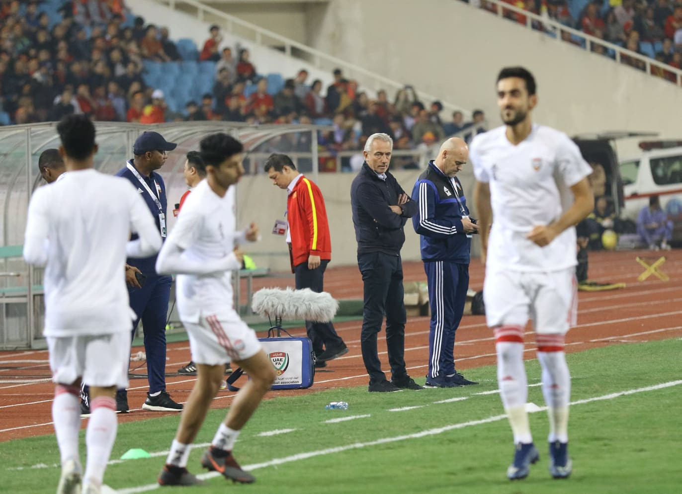 Đánh bại UAE, tuyển Việt Nam lên đầu bảng ảnh 25