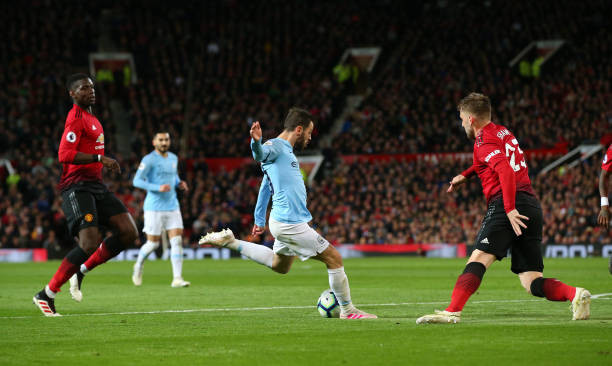 Man City hạ gục M.U, tái chiếm ngôi đầu Ngoại hạng Anh ảnh 19