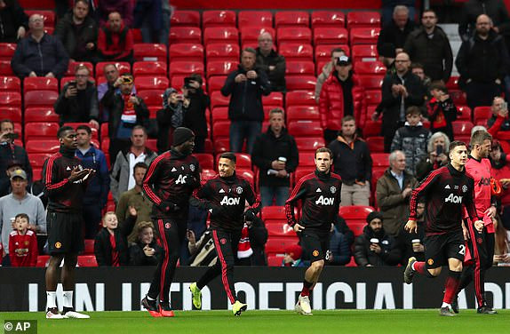 Man City hạ gục M.U, tái chiếm ngôi đầu Ngoại hạng Anh ảnh 9