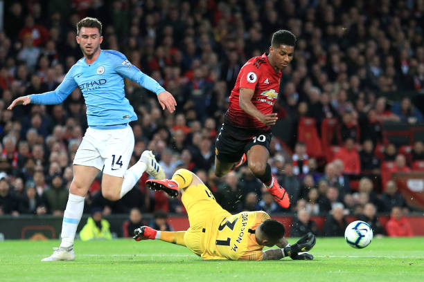 Man City hạ gục M.U, tái chiếm ngôi đầu Ngoại hạng Anh ảnh 14