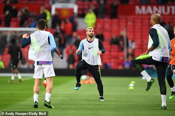 Man City hạ gục M.U, tái chiếm ngôi đầu Ngoại hạng Anh ảnh 11