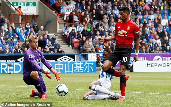 Chia điểm với đội bét bảng, M.U hết cơ hội dự Champions League ảnh 15