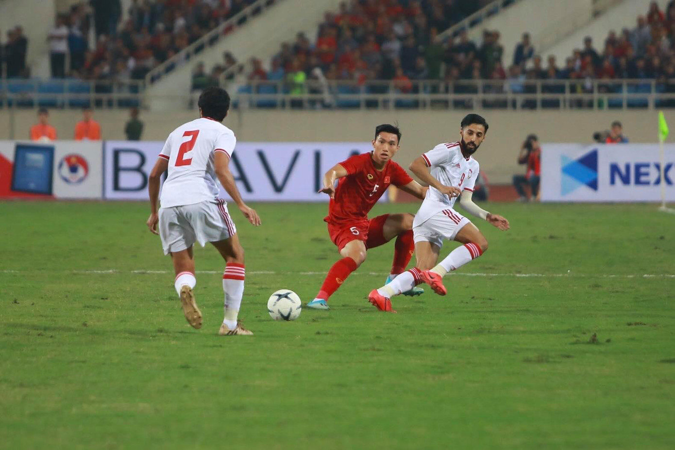 Đánh bại UAE, tuyển Việt Nam lên đầu bảng ảnh 32