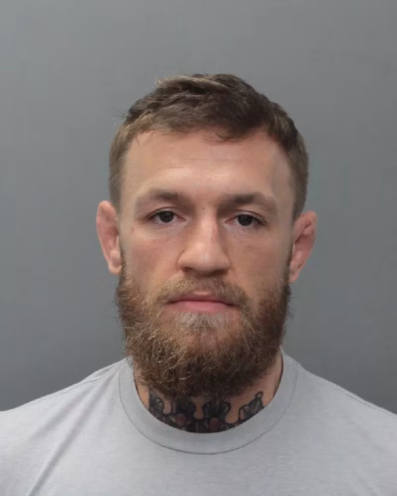 Tay đấm Conor McGregor bị bắt vì… cướp điện thoại ảnh 1
