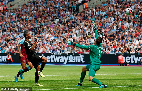 Sterling lập hat-trick, Man City vùi dập West Ham ảnh 13