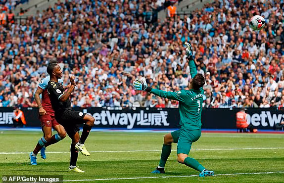 Sterling lập hat-trick, Man City vùi dập West Ham ảnh 13