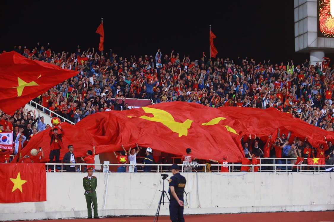 Đánh bại UAE, tuyển Việt Nam lên đầu bảng ảnh 39