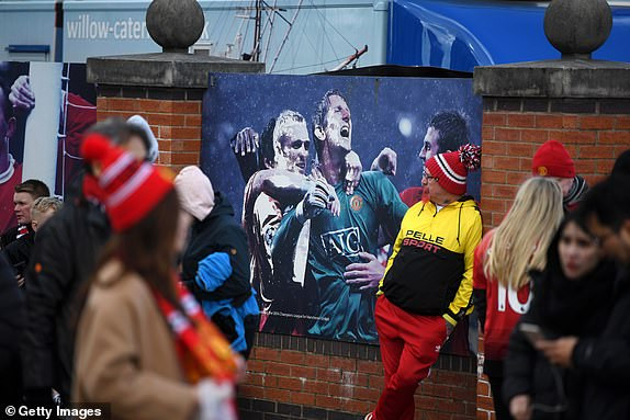 Pogba lập cú đúp phạt đền, M.U đánh bại West Ham ảnh 11