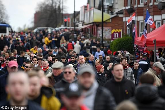 Pogba lập cú đúp phạt đền, M.U đánh bại West Ham ảnh 8