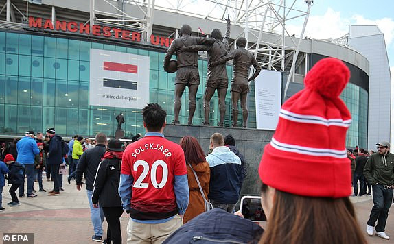Pogba lập cú đúp phạt đền, M.U đánh bại West Ham ảnh 9