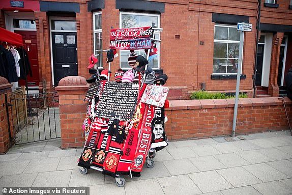 Pogba lập cú đúp phạt đền, M.U đánh bại West Ham ảnh 10