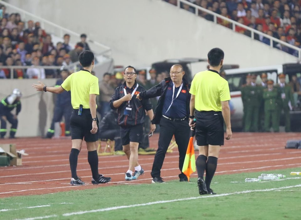 Đánh bại UAE, tuyển Việt Nam lên đầu bảng ảnh 34