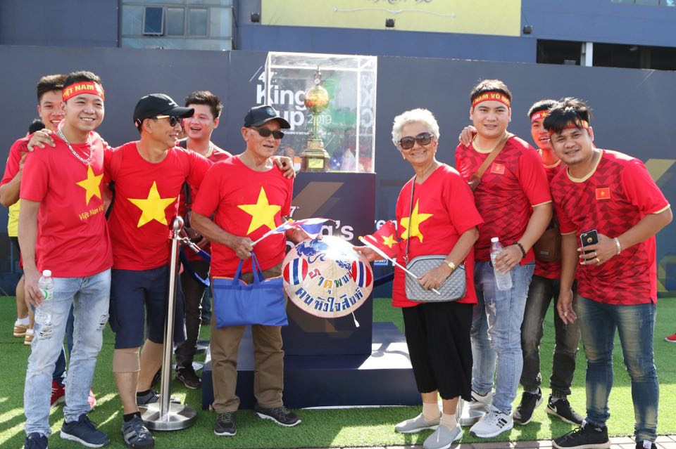 Anh Đức ghi bàn phút bù giờ, tuyển Việt Nam hạ Thái Lan vào chung kết King's Cup ảnh 7