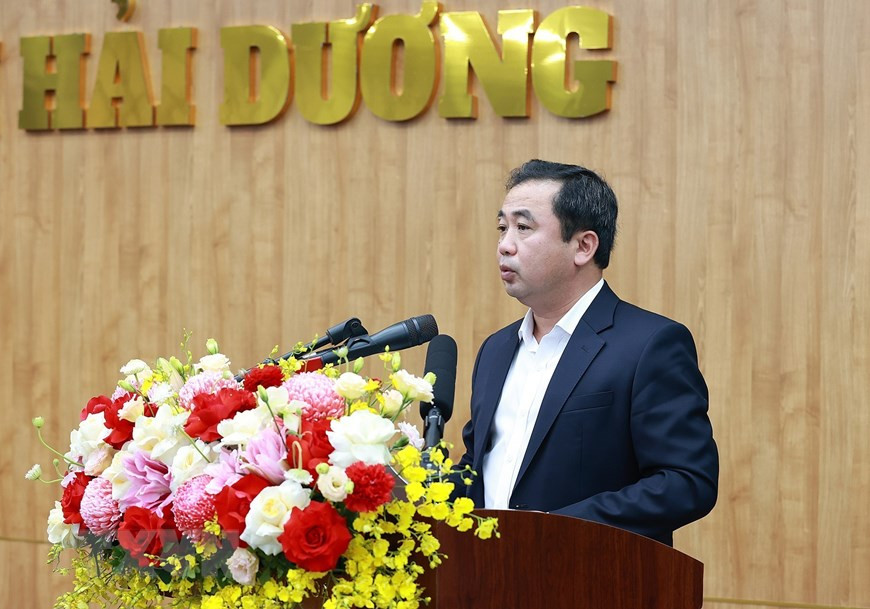 Bí thư Tỉnh ủy Hải Dương Trần Đức Thắng báo cáo tình hình phát triển kinh tế-xã hội của tỉnh. (Ảnh: Dương Giang/TTXVN)