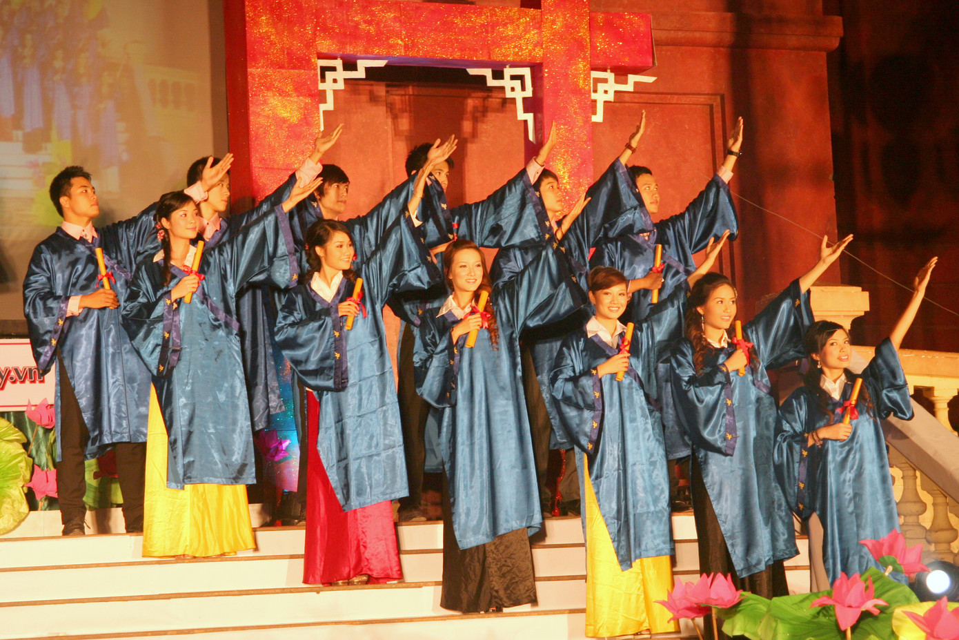 Các thí sinh trong lễ phục tốt nghiệp