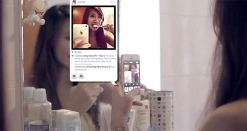 Nghiện chụp ảnh đến mức đánh răng cũng không bỏ qua