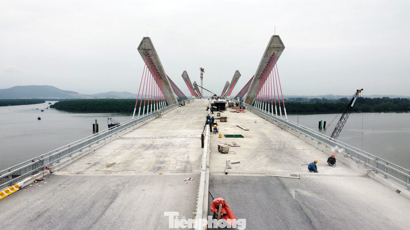 Khi hoàn thiện và đưa vào sử dụng, cầu Bến Rừng sẽ nâng cao năng lực phục vụ về giao thông vận tải, tạo hệ thống kết nối giao thông liên vùng, đáp ứng nhu cầu đi lại, phát triển kinh tế - xã hội giữa Hải Phòng với Quảng Ninh. Đồng thời, từng bước hoàn thiện mạng lưới giao thông vùng kinh tế trọng điểm Bắc Bộ, góp phần phát triển kinh tế - xã hội, văn hóa... Khi hoàn thiện và đưa vào sử dụng, cầu Bến Rừng sẽ nâng cao năng lực phục vụ về giao thông vận tải, tạo hệ thống kết nối giao thông liên vùng, đáp ứng nhu cầu đi lại, phát triển kinh tế - xã hội giữa Hải Phòng với Quảng Ninh. Đồng thời, từng bước hoàn thiện mạng lưới giao thông vùng kinh tế trọng điểm Bắc Bộ, góp phần phát triển kinh tế - xã hội, văn hóa...