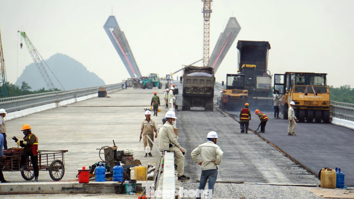Đại diện Ban Quản lý dự án Đầu tư xây dựng công trình giao thông Hải Phòng thông tin, tính đến đầu tháng 4/2024, 96% khối lượng dự án đã hoàn thành. Đại diện Ban Quản lý dự án Đầu tư xây dựng công trình giao thông Hải Phòng thông tin, tính đến đầu tháng 4/2024, 96% khối lượng dự án đã hoàn thành.