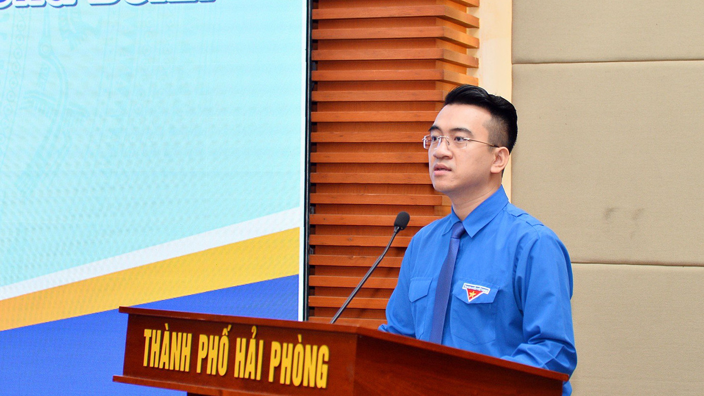 Anh Lê Khắc Nguyên Anh - tân Bí thư Thành Đoàn Hải Phòng phát biểu nhận nhiệm vụ. Anh Lê Khắc Nguyên Anh - tân Bí thư Thành Đoàn Hải Phòng phát biểu nhận nhiệm vụ.