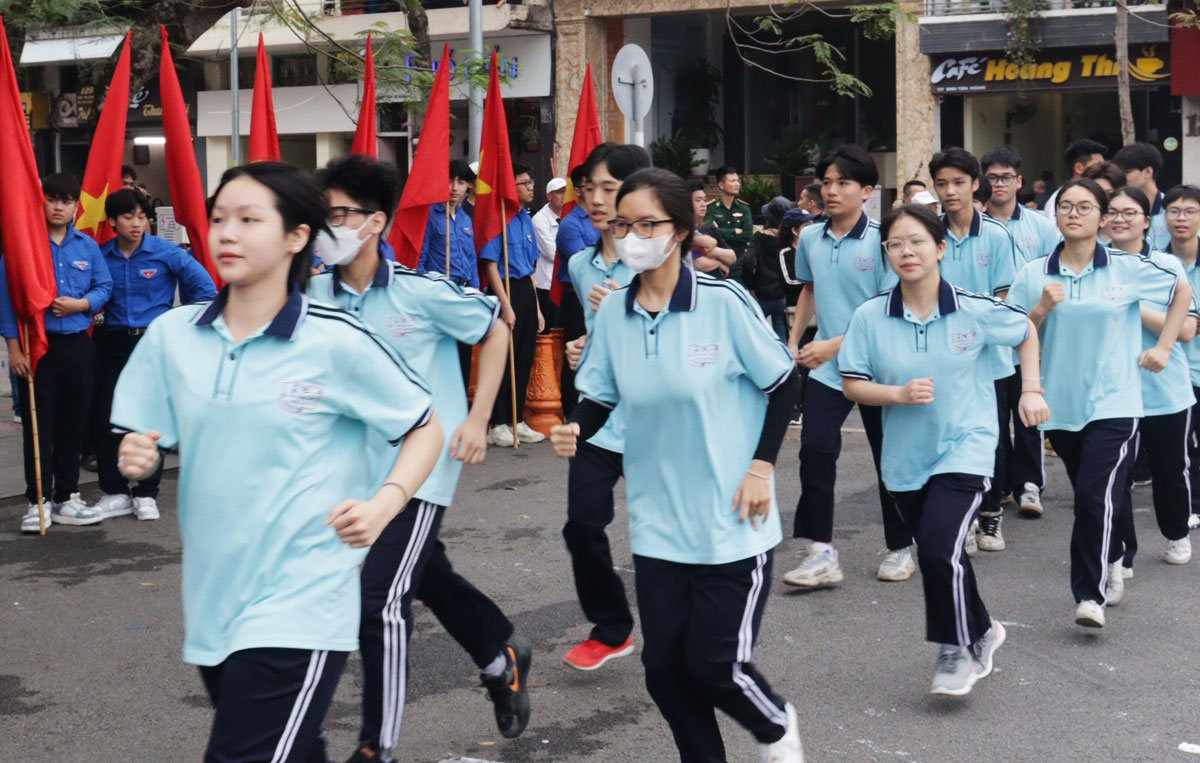 Học sinh sinh viên, đoàn viên thanh niên tích cực hưởng ứng ngày chạy vì sức khỏe toàn dân Hải Phòng năm 2024. Học sinh sinh viên, đoàn viên thanh niên tích cực hưởng ứng ngày chạy vì sức khỏe toàn dân Hải Phòng năm 2024.