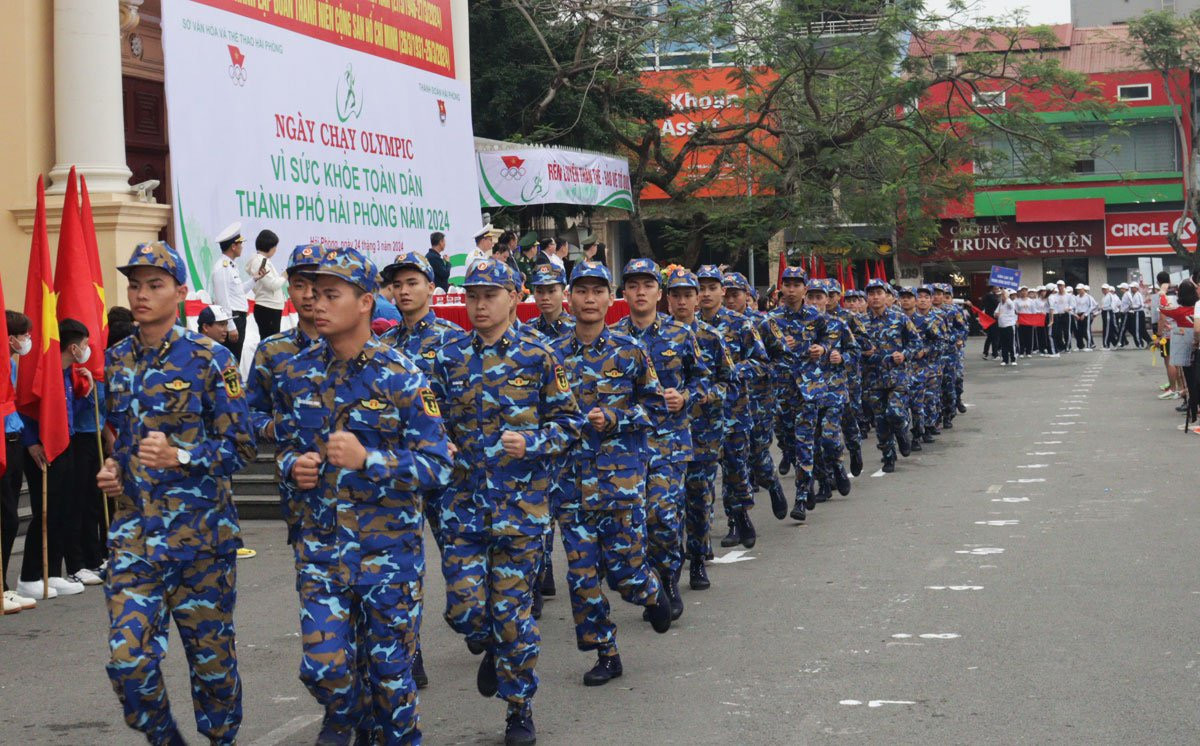 Lực lượng vũ trang, cán bộ công nhân viên tham gia ngày chạy. Lực lượng vũ trang, cán bộ công nhân viên tham gia ngày chạy.