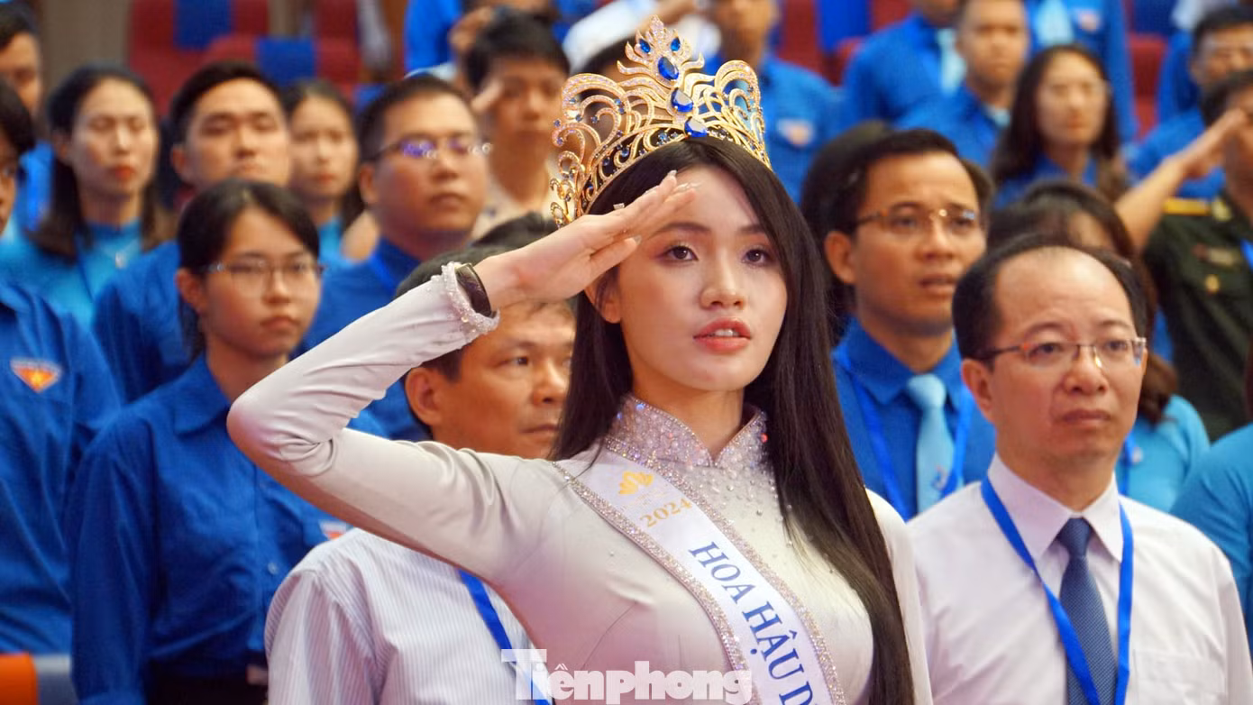 Các đại biểu dự đại hội.
