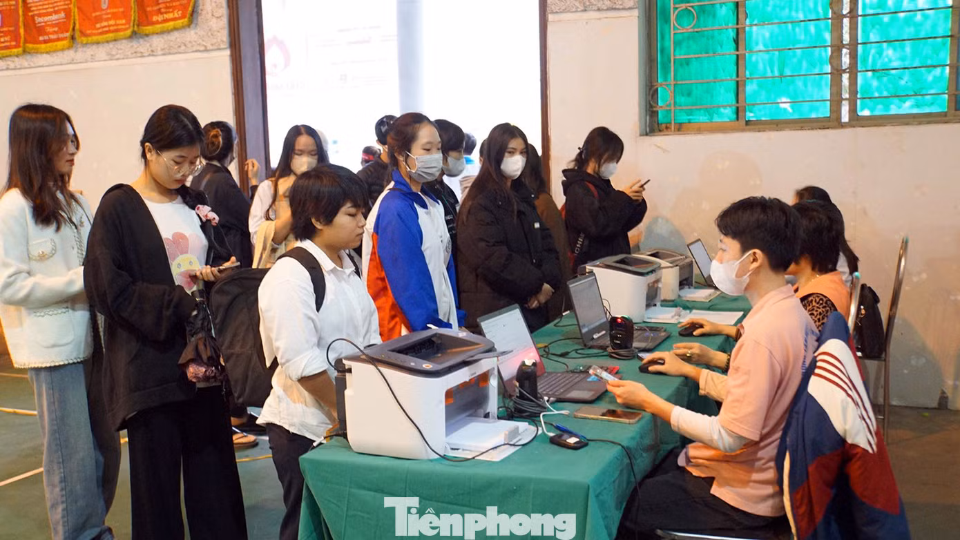 Ngay sau khi phát động hưởng ứng, hàng trăm bạn trẻ, sinh viên và cán bộ, giảng viên Trường Đại học Hải Phòng tới hội trường đăng ký hiến máu. Ngay sau khi phát động hưởng ứng, hàng trăm bạn trẻ, sinh viên và cán bộ, giảng viên Trường Đại học Hải Phòng tới hội trường đăng ký hiến máu.