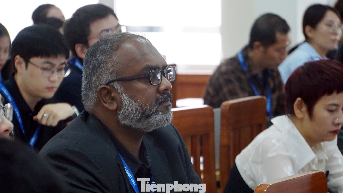 Các chuyên gia đến từ Ấn Độ tập trung nghiên cứu, lắng nghe các ý kiến của các đại biểu tại hội thảo. Các chuyên gia đến từ Ấn Độ tập trung nghiên cứu, lắng nghe các ý kiến của các đại biểu tại hội thảo.