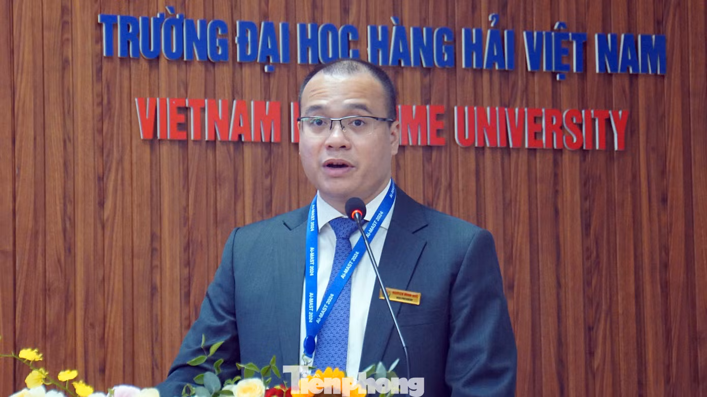 PGS.TS Nguyễn Minh Đức - Phó Hiệu trưởng Trường Đại học Hàng hải Việt Nam phát biểu khai mạc hội thảo.