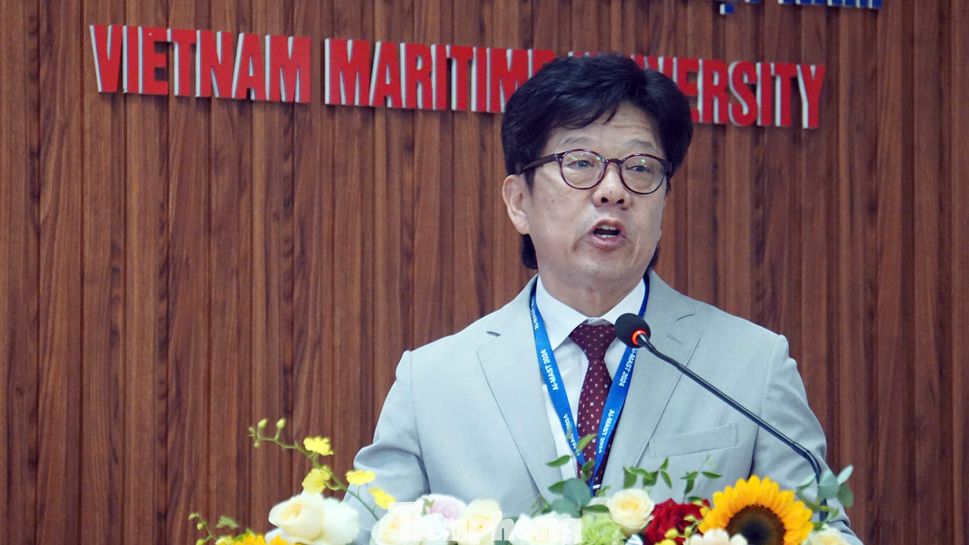 Hiệp hội Kinh tế Cảng biển Hàn Quốc phát biểu tại hội thảo. Hiệp hội Kinh tế Cảng biển Hàn Quốc phát biểu tại hội thảo.